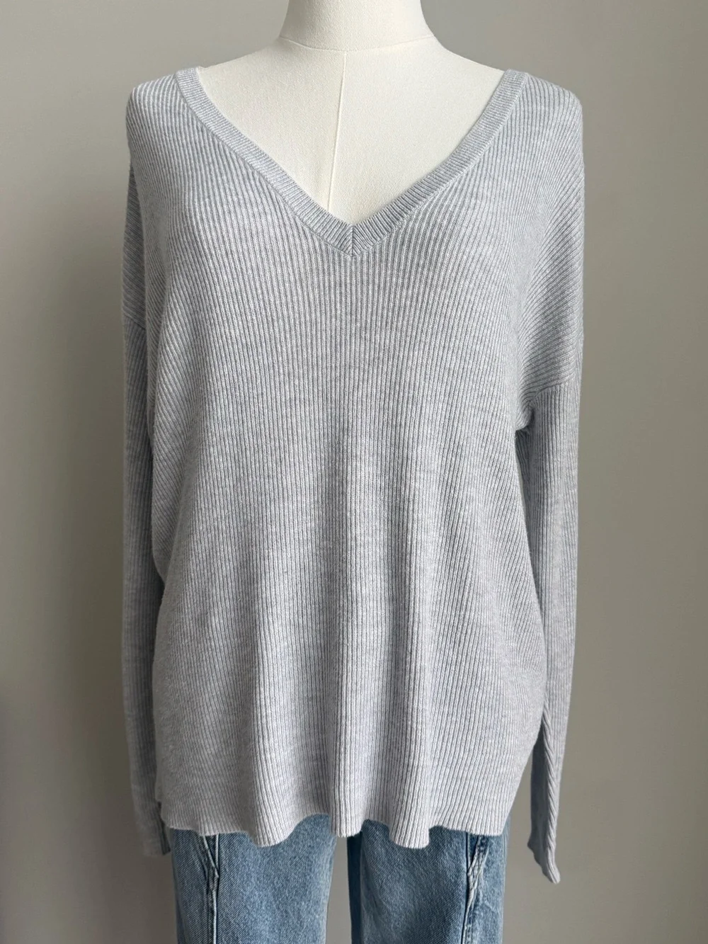ABOUND Light Heather Gray Ribbed V-Neck Sweater